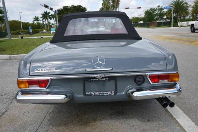 Mercedes-Benz SL-Class 1969 image number 25