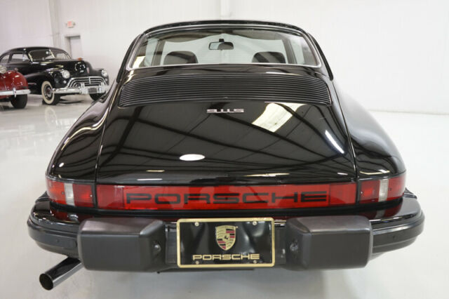 Porsche 911 1975 image number 4