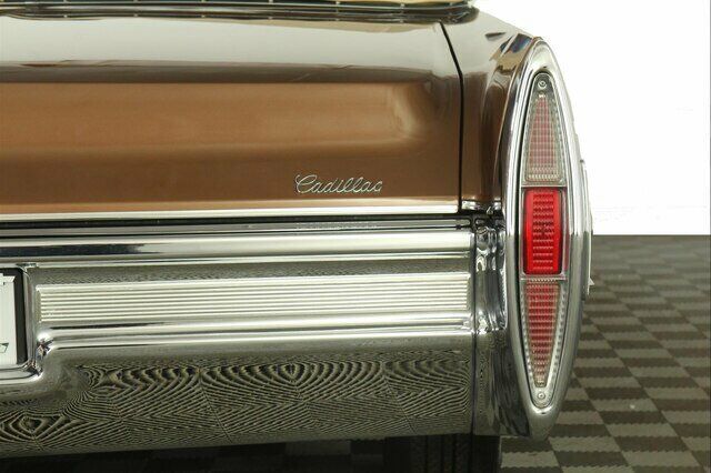 Cadillac CONVERTIBLE 1968 image number 18