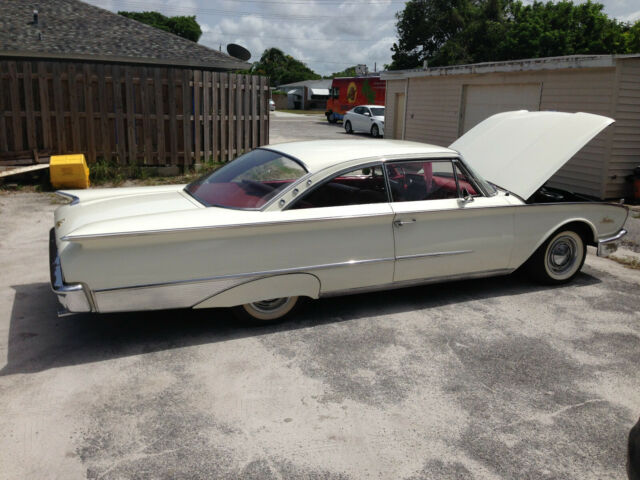 Ford Galaxie 1960 image number 34