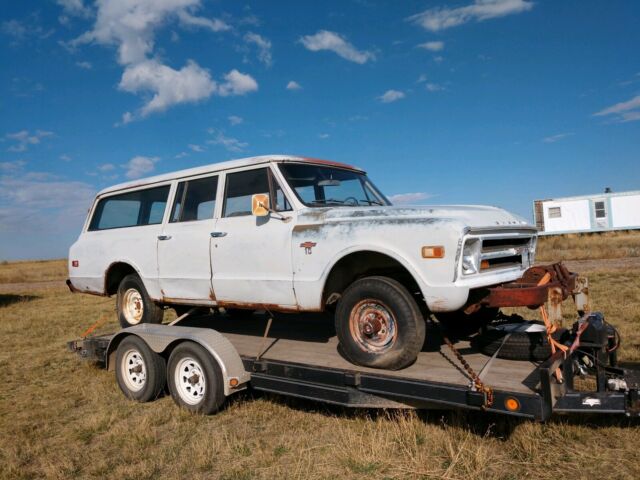 Chevrolet Suburban 1968 image number 0