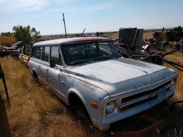 Chevrolet Suburban 1968 image number 22