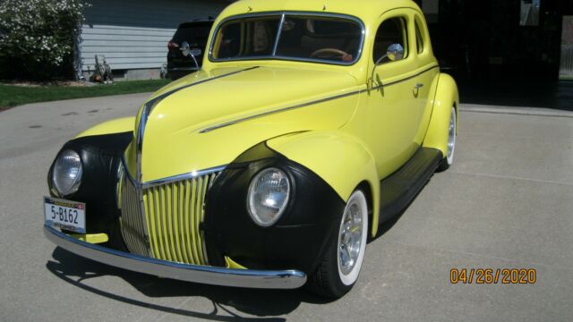 Ford Deluxe 1939 image number 2