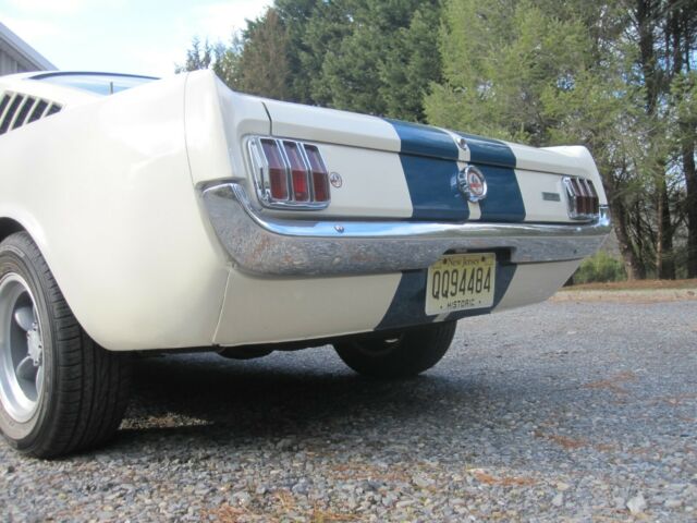 Ford Mustang 1965 image number 34