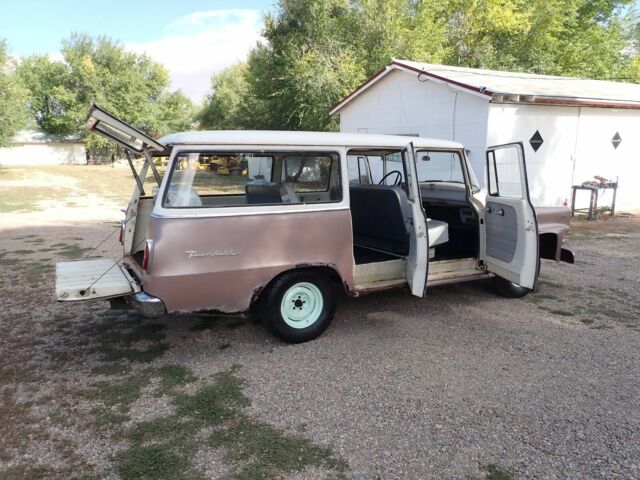 International Harvester Travelall 1961 image number 25