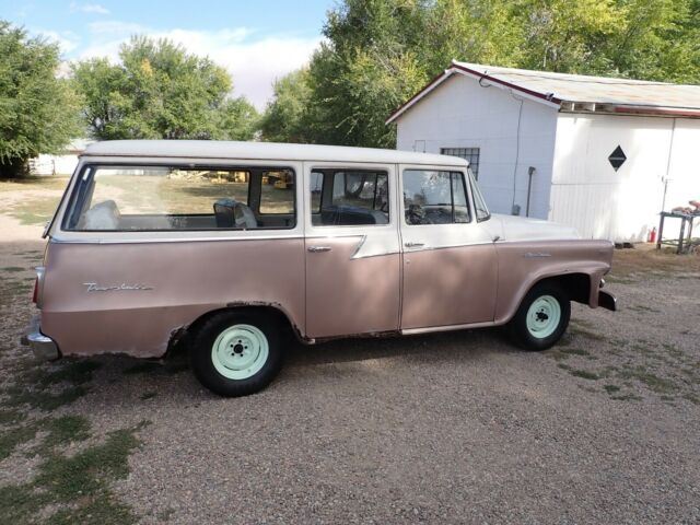 International Harvester Travelall 1961 image number 26