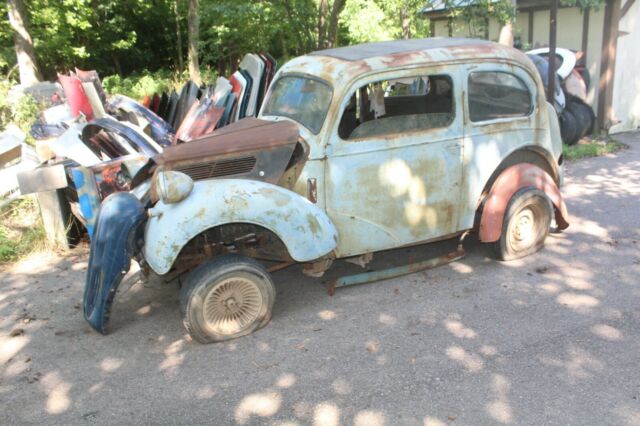 Ford Anglia 1952 image number 25