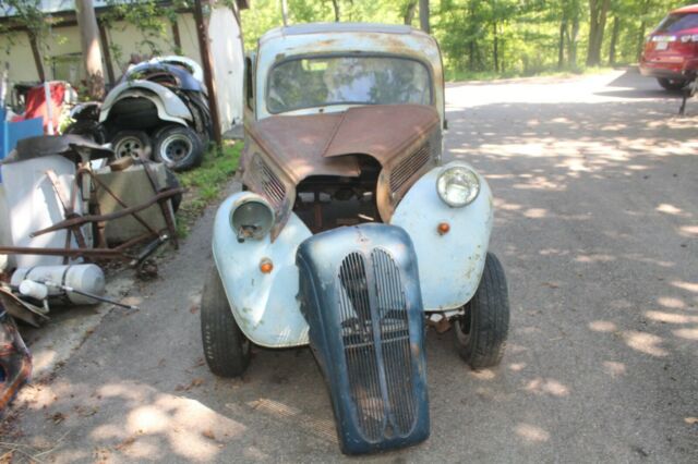 Ford Anglia 1952 image number 9