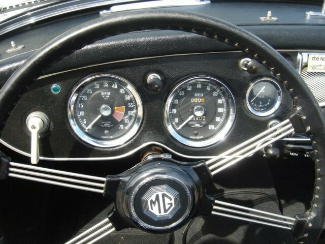 MG MGA 1962 image number 10