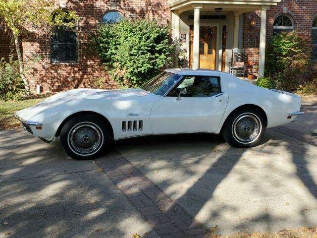 Chevrolet Corvette 1969 image number 25