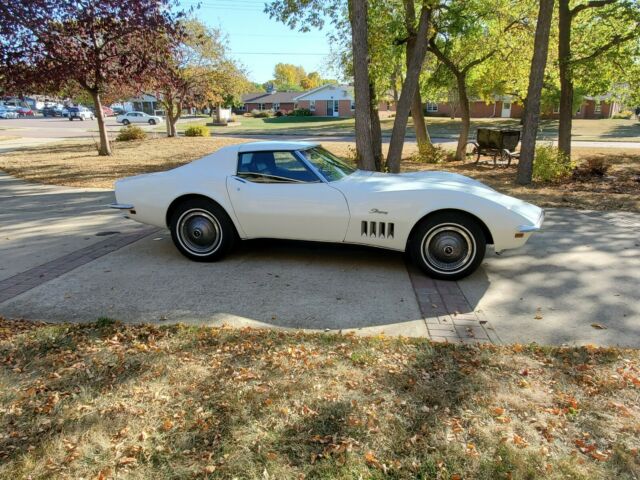 Chevrolet Corvette 1969 image number 28