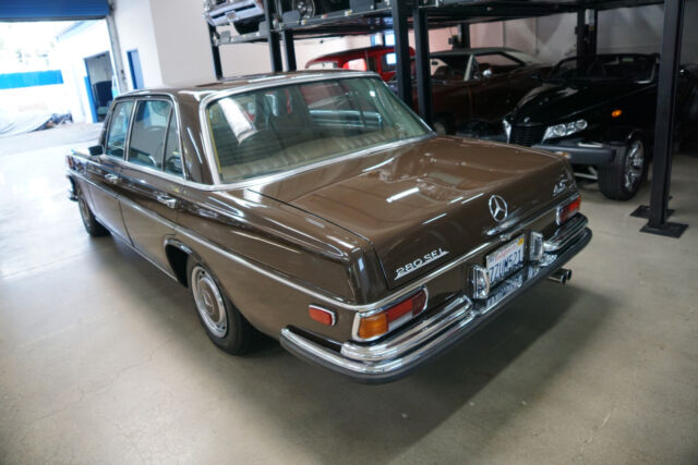 Mercedes-Benz 280 SEL 4.5 V8 Sedan 1973 image number 15