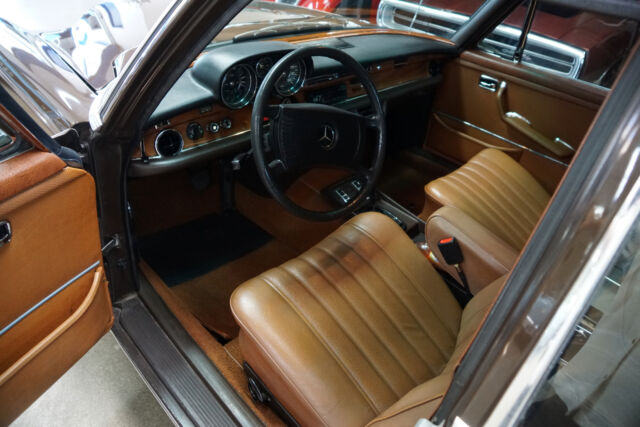 Mercedes-Benz 280 SEL 4.5 V8 Sedan 1973 image number 21