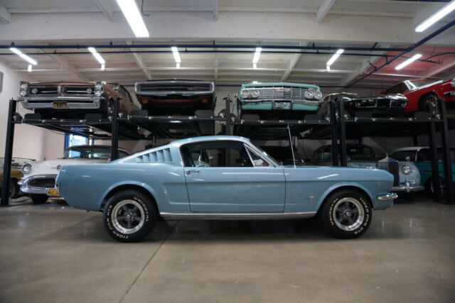 Ford Mustang 289 V8 2+2 Fastback 1965 image number 2