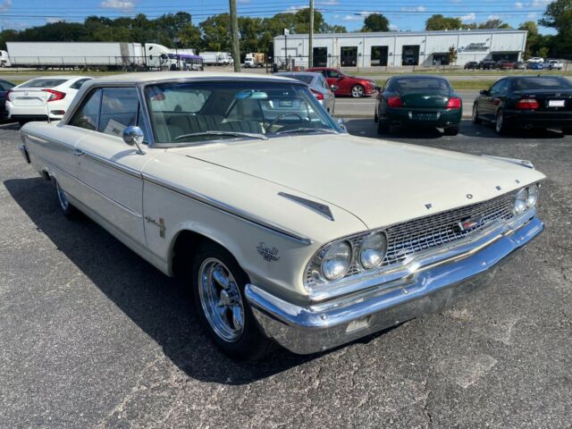 Ford Galaxie 1963 image number 1