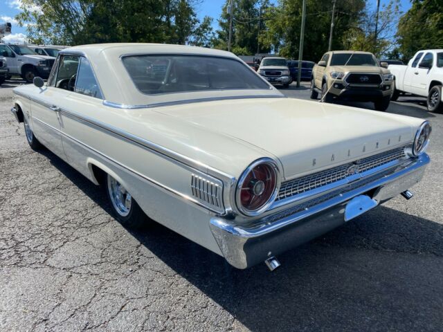 Ford Galaxie 1963 image number 30