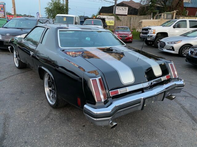 Oldsmobile Cutlass Supreme Classic 1975 image number 25