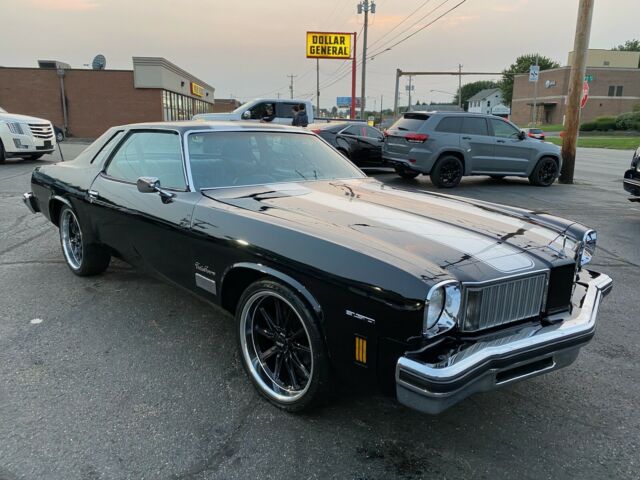 Oldsmobile Cutlass Supreme Classic 1975 image number 27