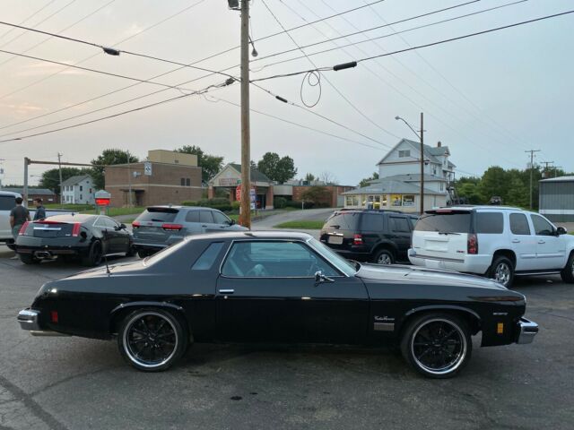 Oldsmobile Cutlass Supreme Classic 1975 image number 6