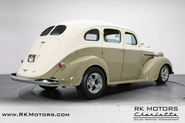 Plymouth Custom 1937 image number 1