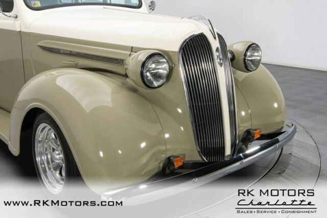 Plymouth Custom 1937 image number 13