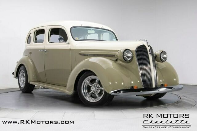 Plymouth Custom 1937 image number 43