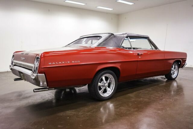 Ford Galaxie 1967 image number 33