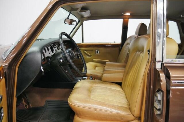 Rolls-Royce Silver Shadow 1975 image number 28