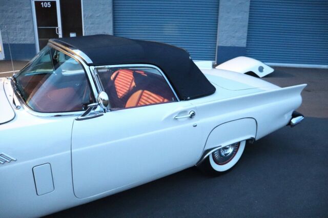 Ford Thunderbird 1957 image number 22