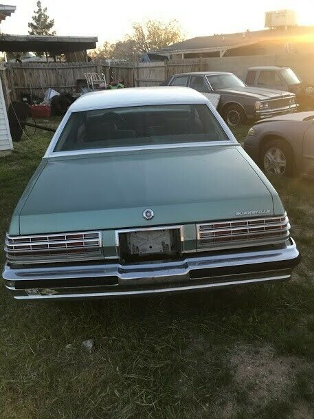 Pontiac Bonneville 1977 image number 10