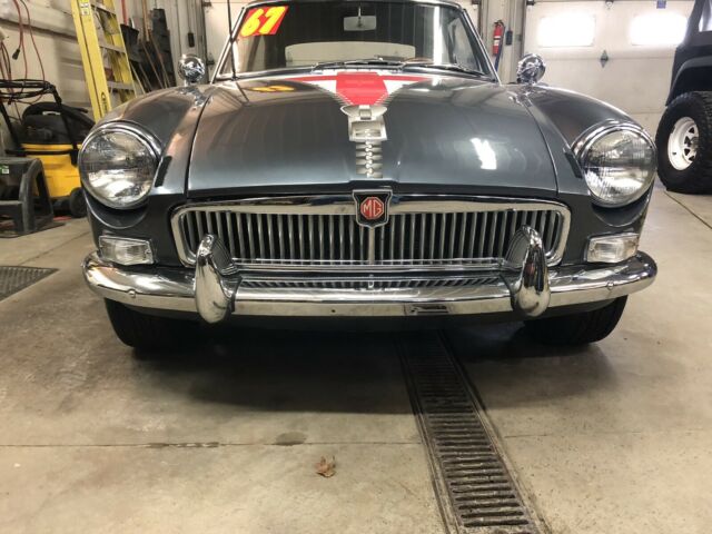 MG MGB 1967 image number 8