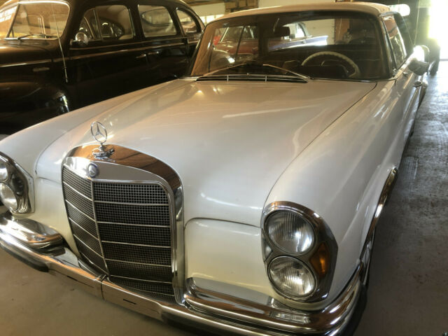 Mercedes-Benz 220 SE 1965 image number 17