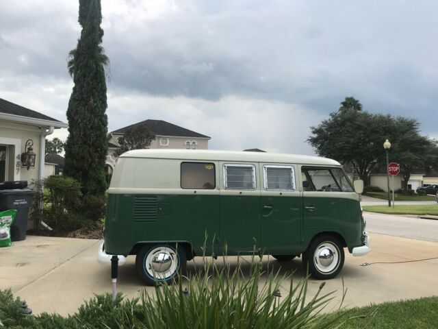 Volkswagen Bus/Vanagon 1965 image number 18