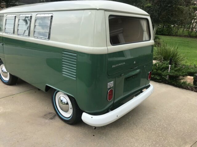 Volkswagen Bus/Vanagon 1965 image number 21