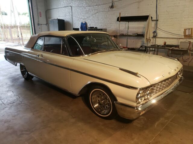 Ford Galaxie 500 1962 image number 0