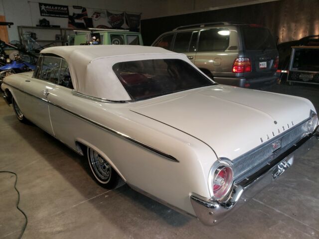 Ford Galaxie 500 1962 image number 2