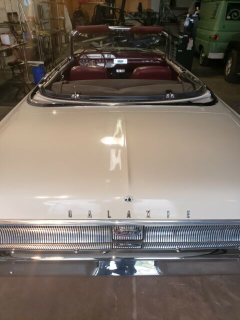 Ford Galaxie 500 1962 image number 30