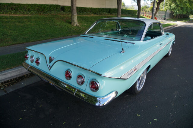 Chevrolet Impala 2 Door Hardtop Custom 1961 image number 13