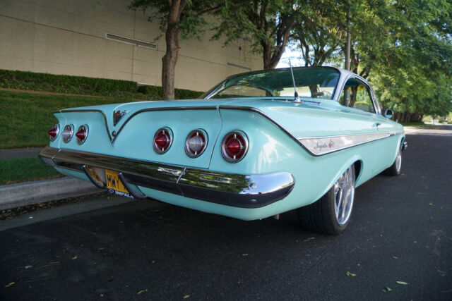 Chevrolet Impala 2 Door Hardtop Custom 1961 image number 14