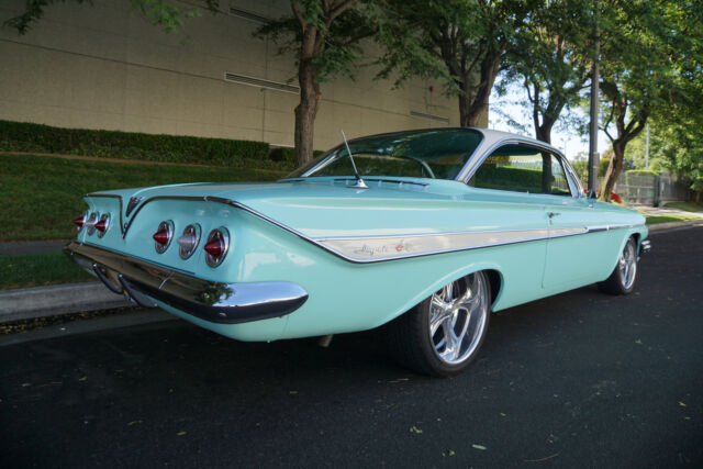 Chevrolet Impala 2 Door Hardtop Custom 1961 image number 36