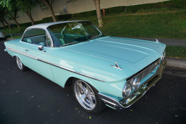 Chevrolet Impala 2 Door Hardtop Custom 1961 image number 4