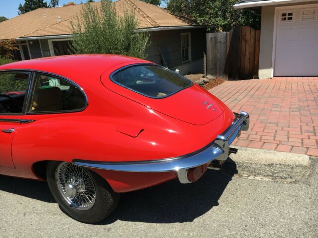 Jaguar E-Type 1969 image number 35