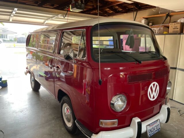 Volkswagen Bus/Vanagon 1971 image number 2