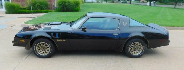 Pontiac Firebird 1977 image number 16