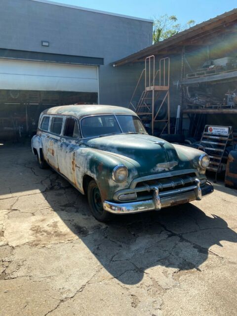 Chevrolet ambulance 1952 image number 0