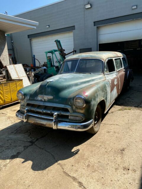 Chevrolet ambulance 1952 image number 1