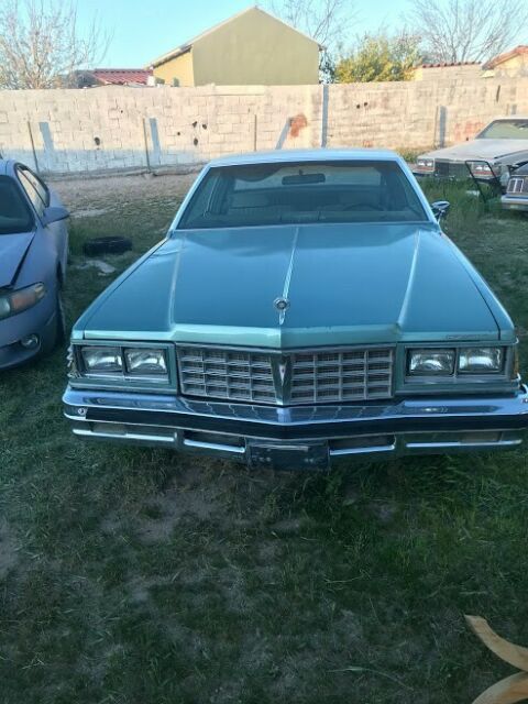 Pontiac Bonneville 1977 image number 0