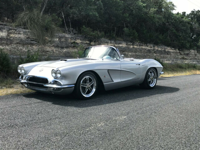 Chevrolet Corvette 1962 image number 0