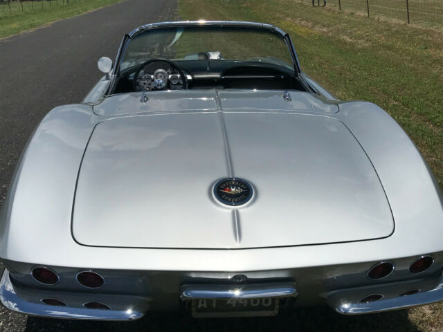 Chevrolet Corvette 1962 image number 2