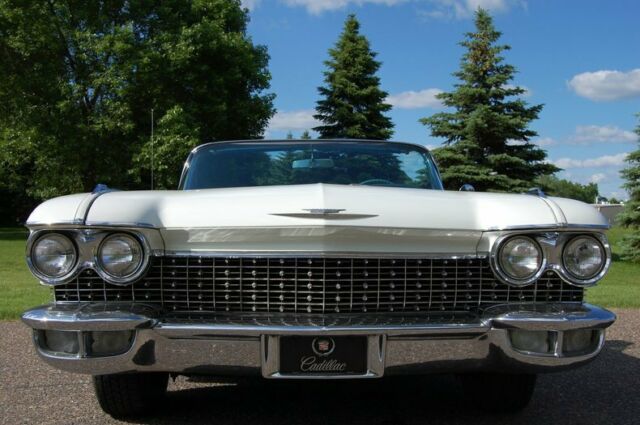 Cadillac Series 62 Convertible 1960 image number 25